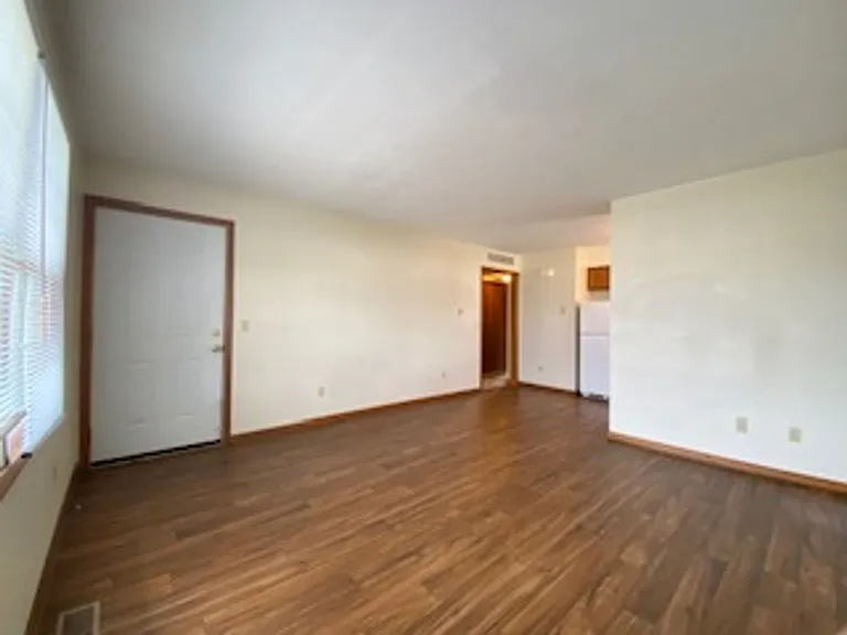 204 Stonewall Ct — Photo 6