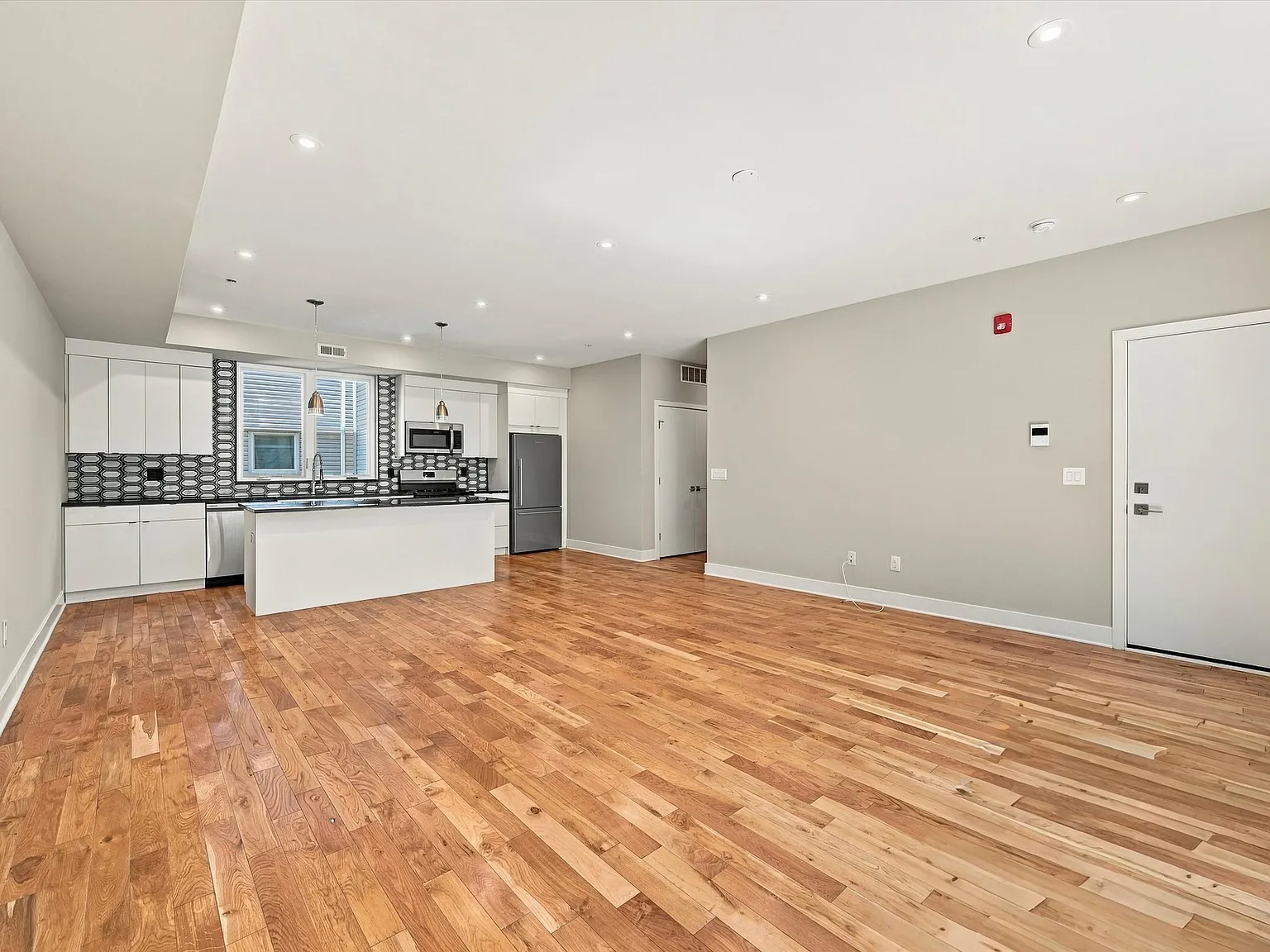 2 bed, $1,800 — Photo 3