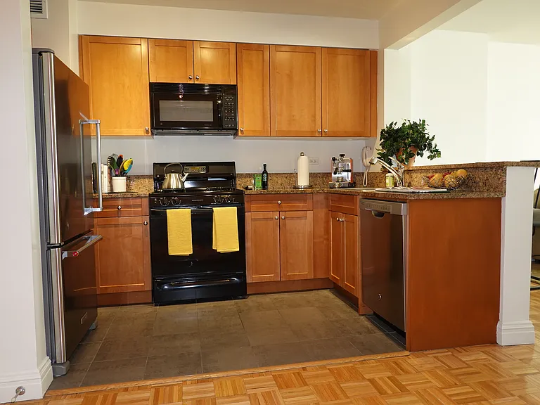 1500 Lexington Ave #11F — Photo 9
