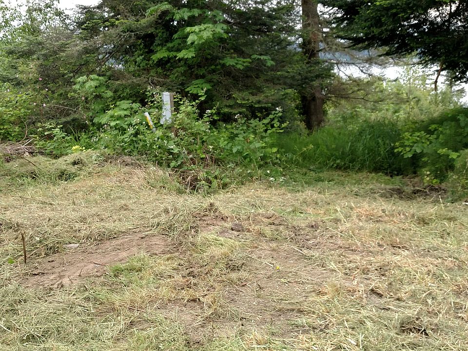 2nd image of 3064 Ridgeview Dr NE