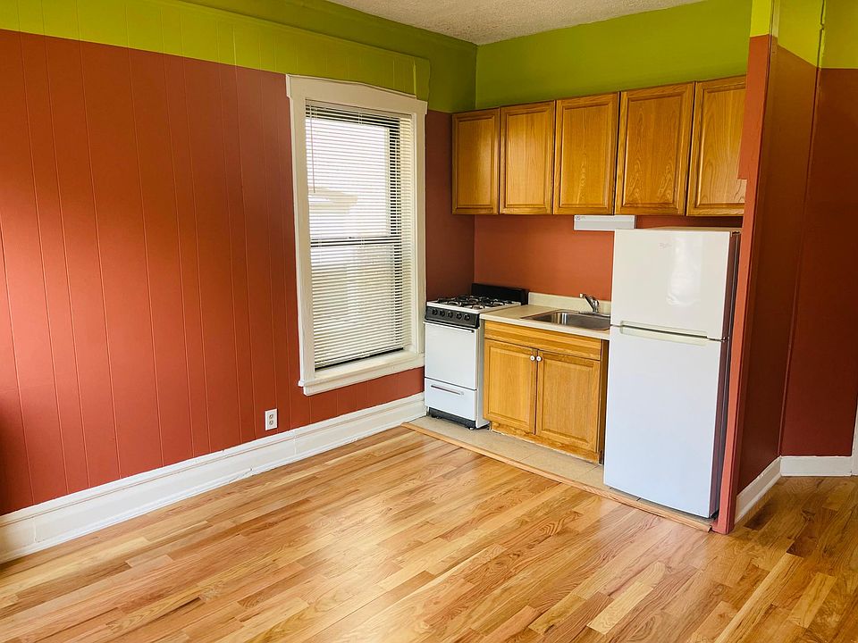 2nd image of 5136 S Kimbark Ave #306
