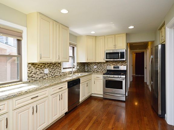 4th image of 1710 Illinois St