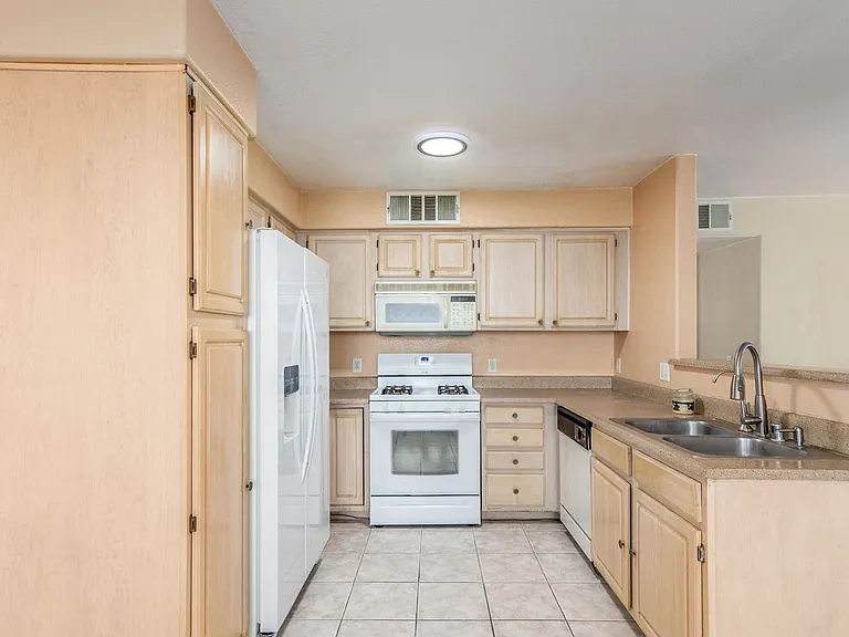 5710 E Tropicana Ave #1146 — Photo 10