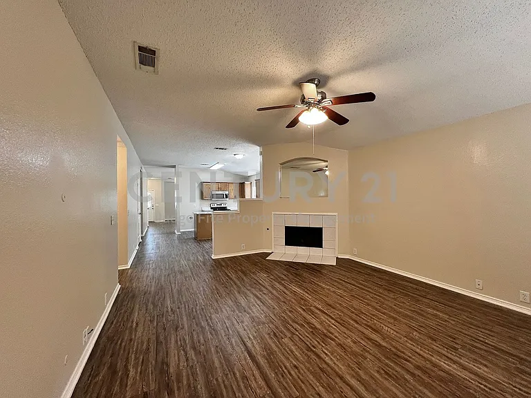 1901 Berkeley Dr — Photo 13