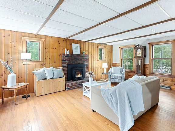 3rd image of 30 Cottage St
