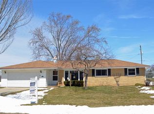 1084 Orlando Dr, Green Bay, WI 54304