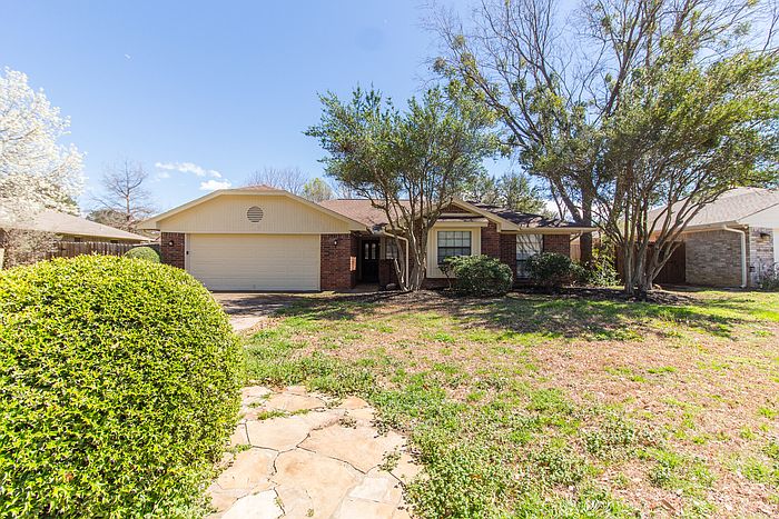 1st image of 7 Alamosa Dr