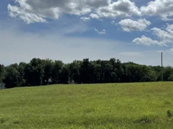 Su 2520 Gulfstream Dr, Gallatin, MO 64640