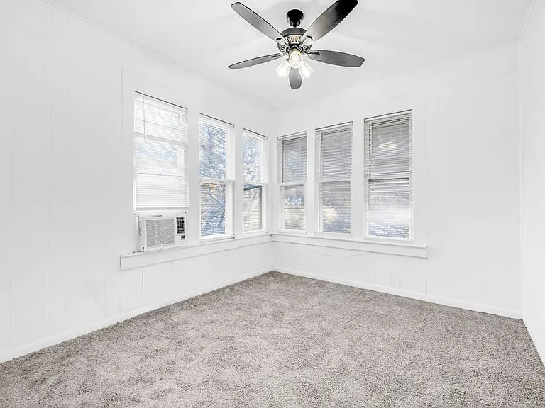 526 W Munson St — Photo 13