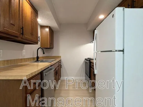 3341 Holdrege St Unit 10, Lincoln, NE 68503