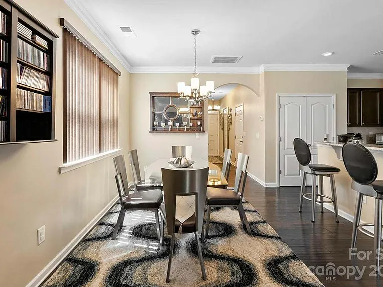 5009 Mockernut Ln — Photo 10