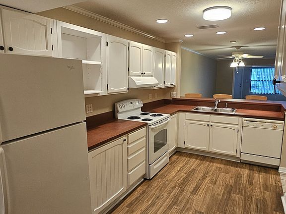 3rd image of 235 Kingsway #235