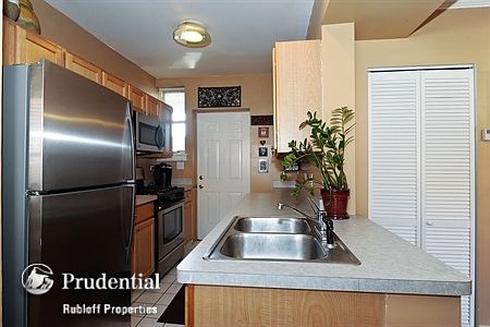 4th image of 3454 N Janssen Ave APT C-3