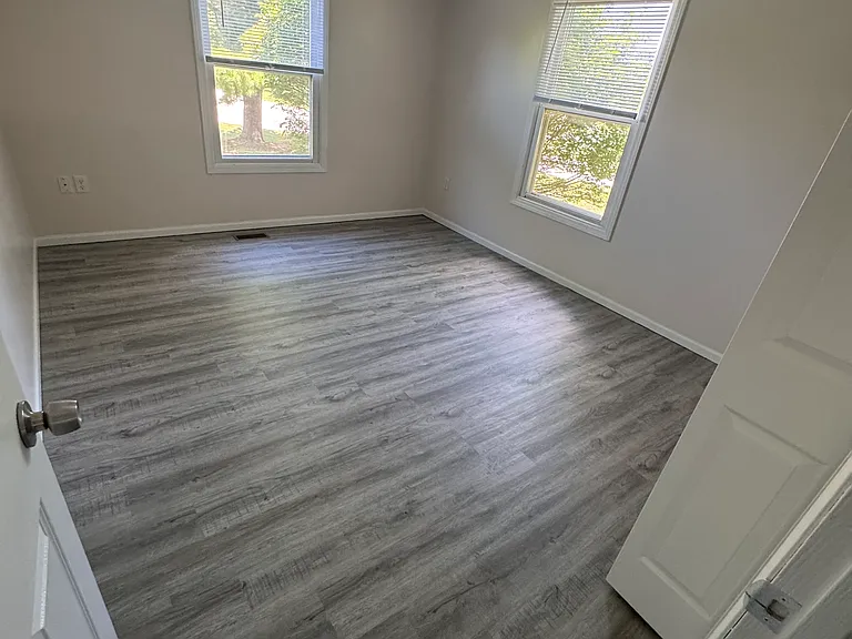 515 Valley View Dr — Photo 16