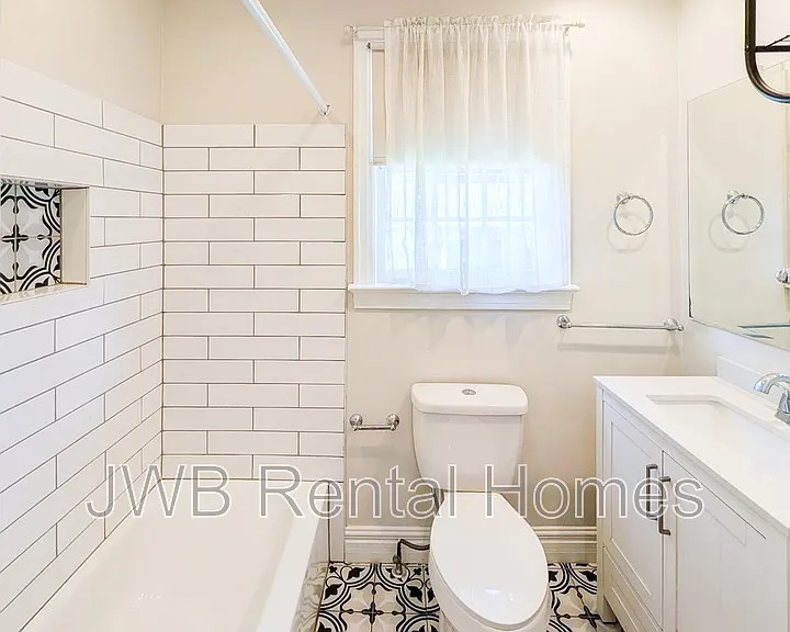 2245 Lake Shore Blvd — Photo 10