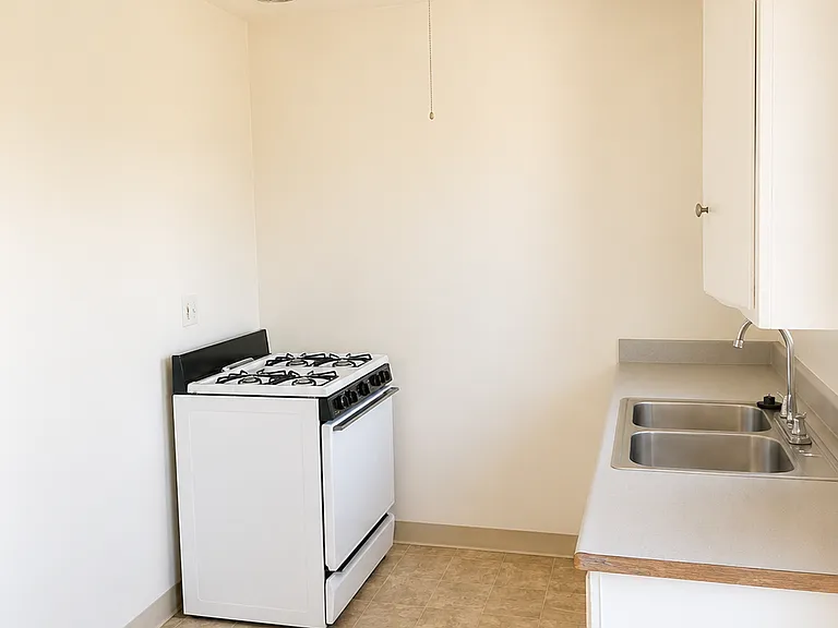 1020 Carob Way — Photo 7