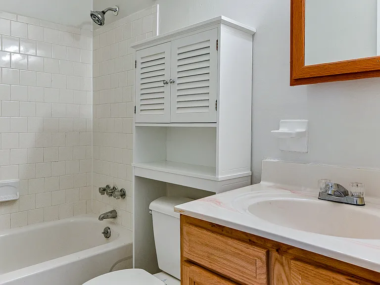 228 N Palmyra Dr — Photo 17