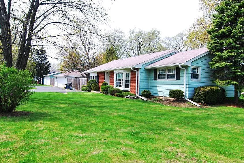 1816 Elmwood Dr photo 1