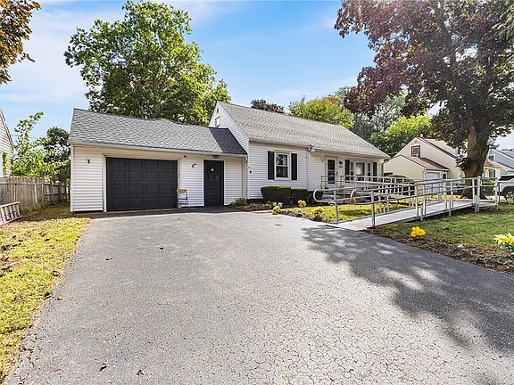 2nd image of 122 Harvest Dr