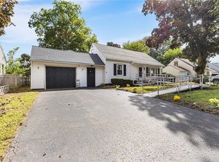 122 Harvest Dr, Rochester, NY 14626