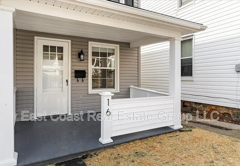 16 Woods Ln — Photo 2