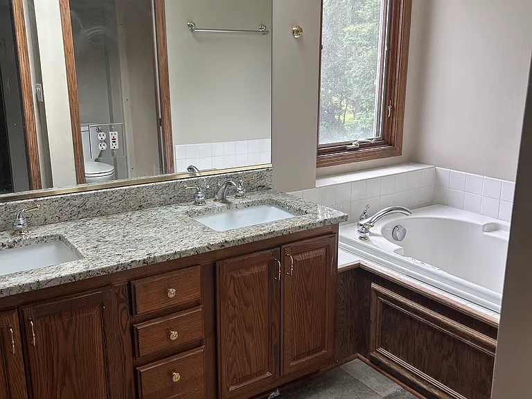 2713 NE Briarwood Ct — Photo 11