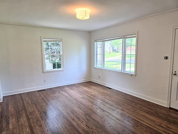 5th image of 293 Aurora Cir