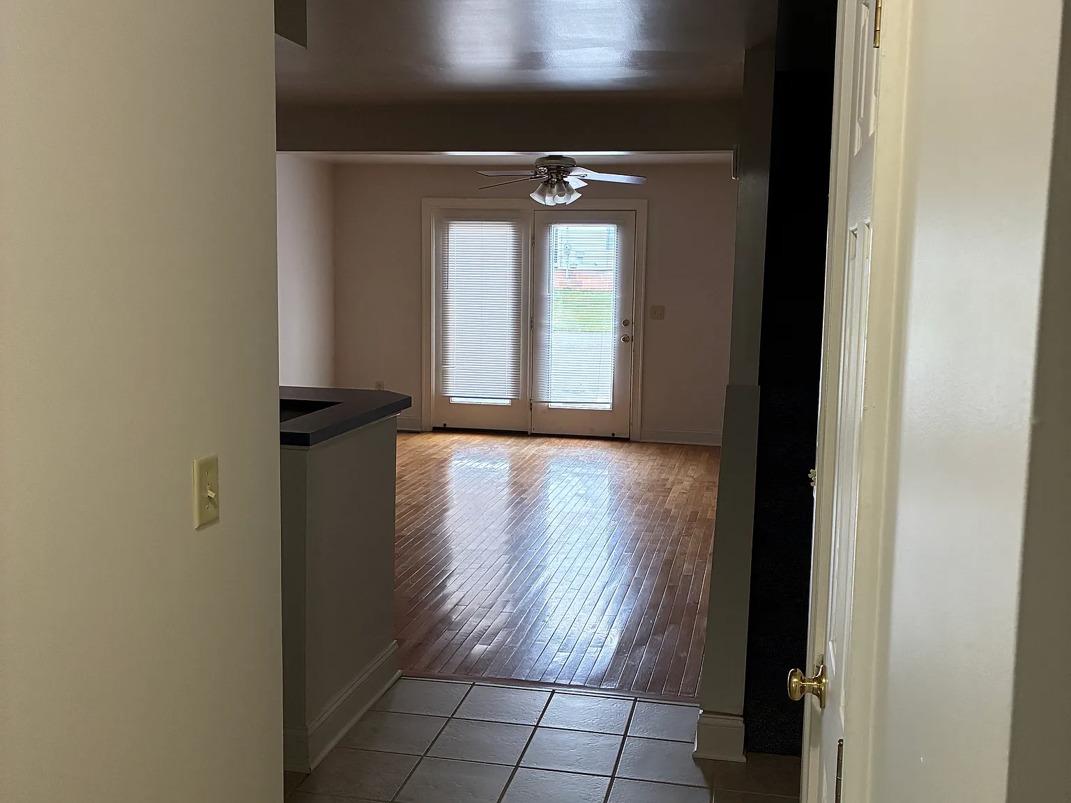 2 bed, 1.5 bath, 1000 sqft, $1,025 — Photo 2