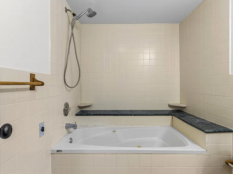 740 Overbrook Rd — Photo 26