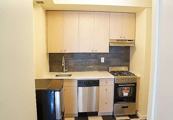 4th image of 500 W 43rd St APT 15A