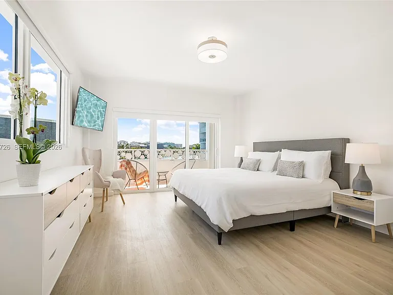 9881 E Bay Harbor Dr #205 — Photo 12