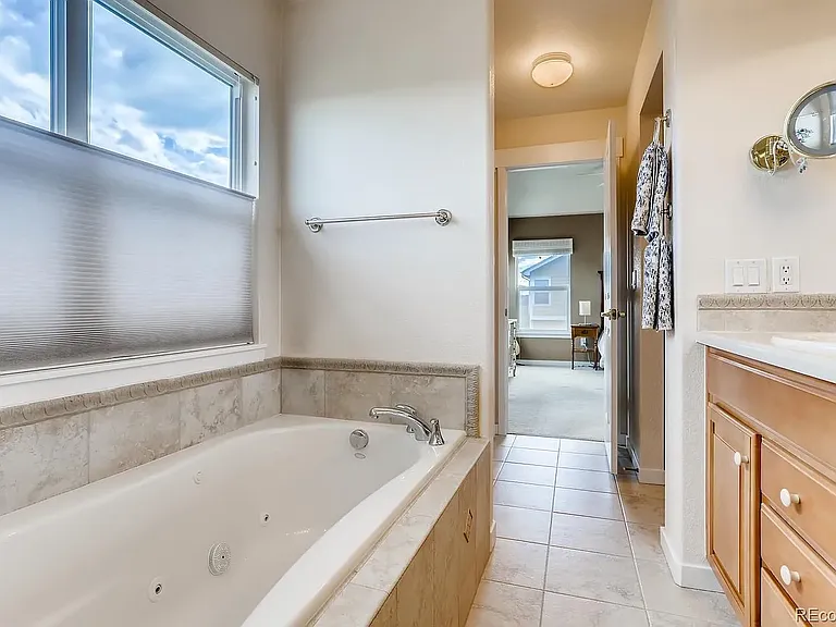 3746 Red Deer Trl — Photo 4