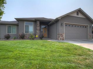 1015 SE Jerrine St, Grants Pass, OR 97527