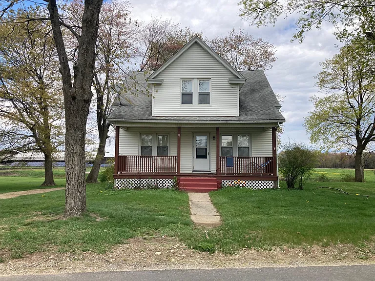 32 Knightly Rd — Photo 1