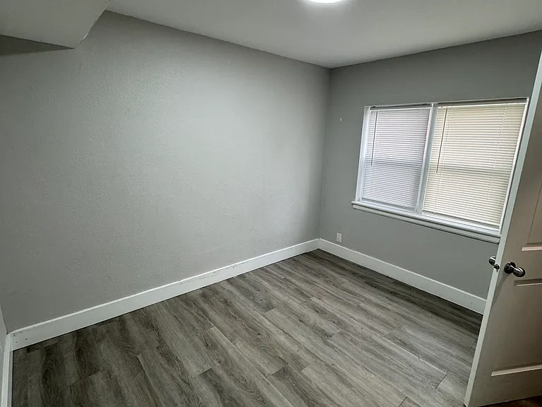 124 N Eddy St #17 — Photo 4