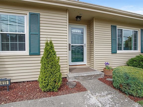 You'll love how close to freeways and shopping this home is. 