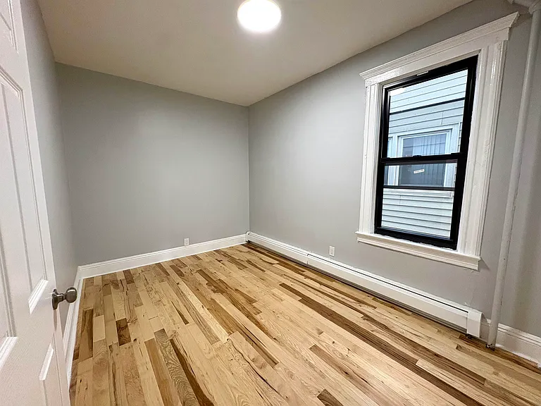 136 W 25th St #1 — Photo 4