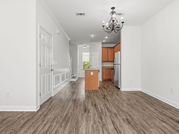 5th image of 926F Price Ln