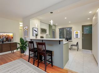 1728 Foul Bay Rd, Victoria, BC V8R 5A4