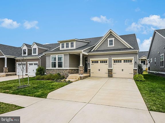 2nd image of 216 Foxglove Way