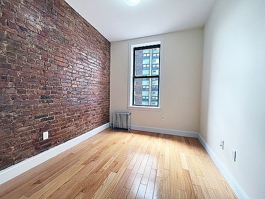 3rd image of 205 W 140th St #14