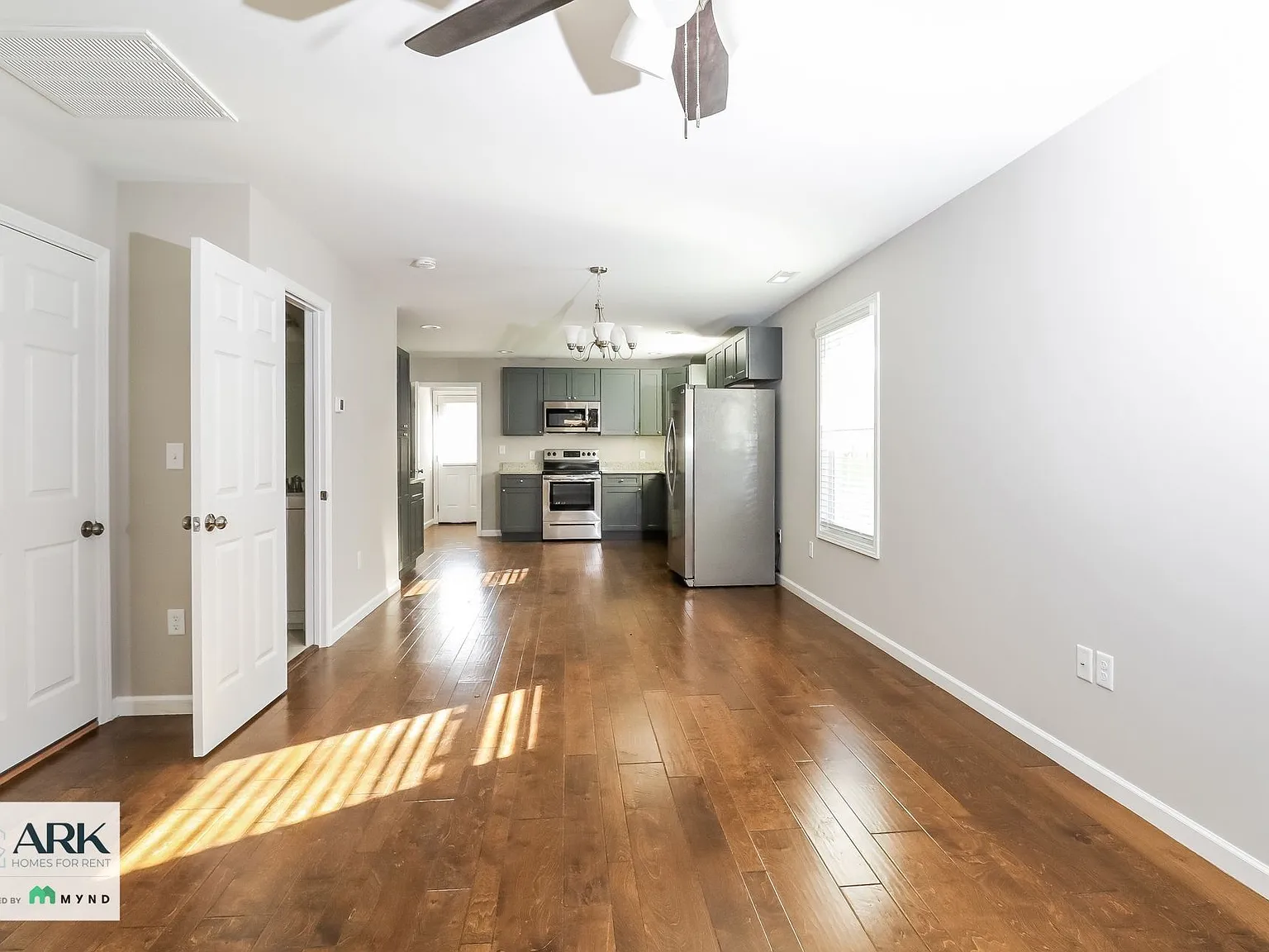 3 bed, 2.0 bath, 1586 sqft, $2,105 — Photo 3