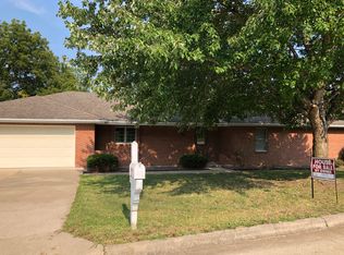 1001 Bannister Dr, Jefferson City, MO 65109