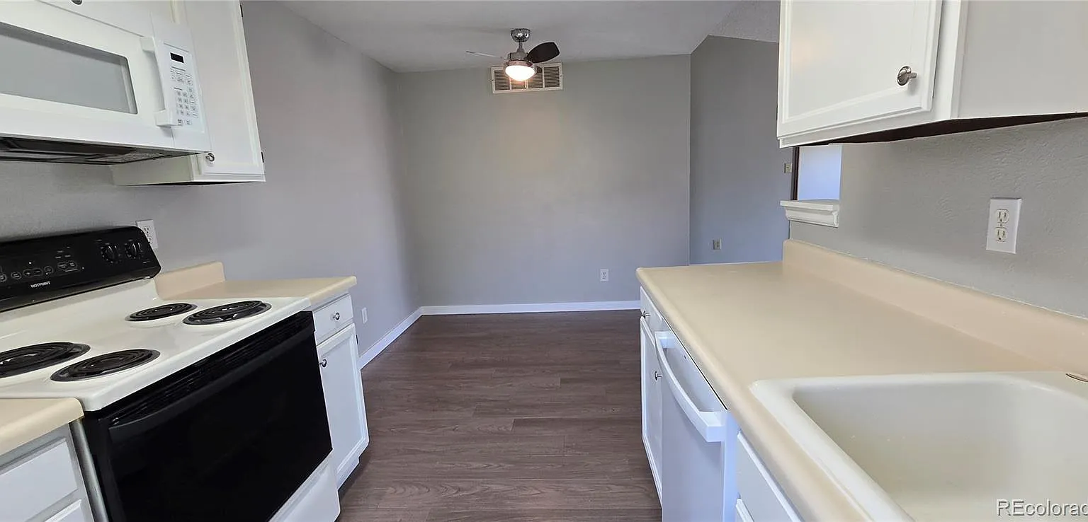 2 bed, 2.0 bath, 951 sqft, $1,600 — Photo 3