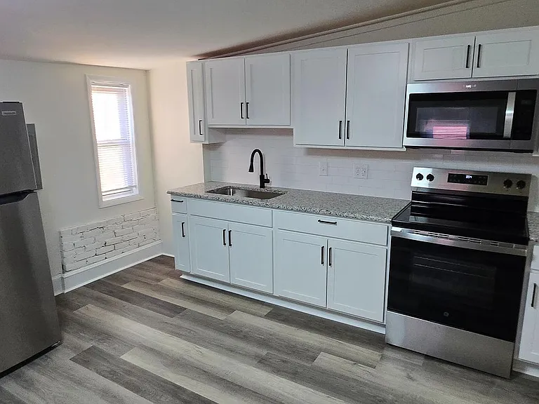 213 W Market St #3 — Photo 9