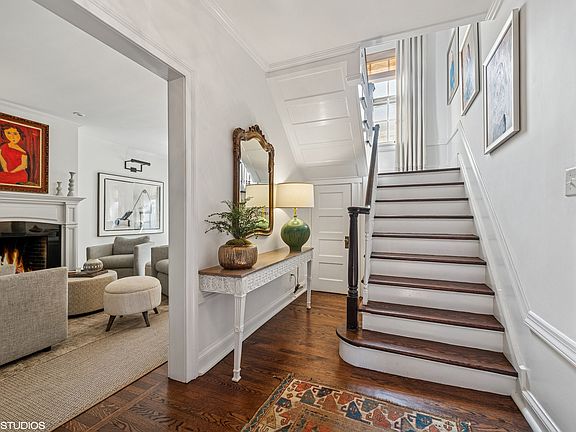 3rd image of 560 Elm St