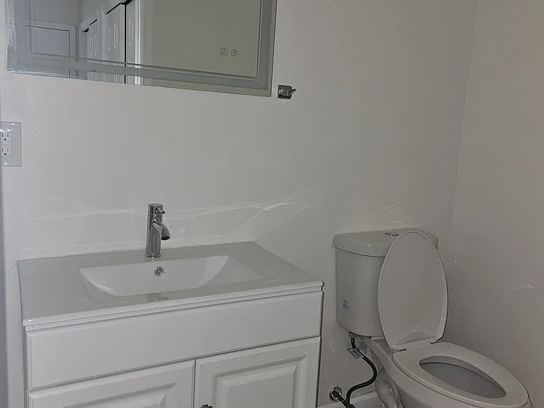 1/2 Bath with LED Mirror