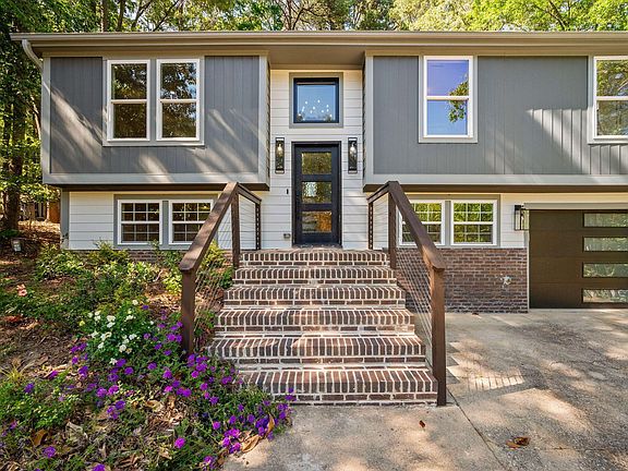 3rd image of 313 Crown Oaks Dr