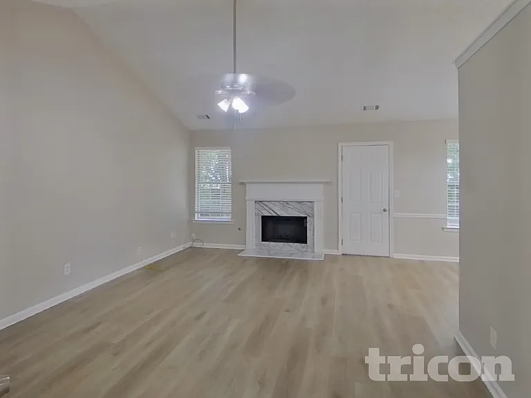 130 N Greenfield Cir — Photo 3