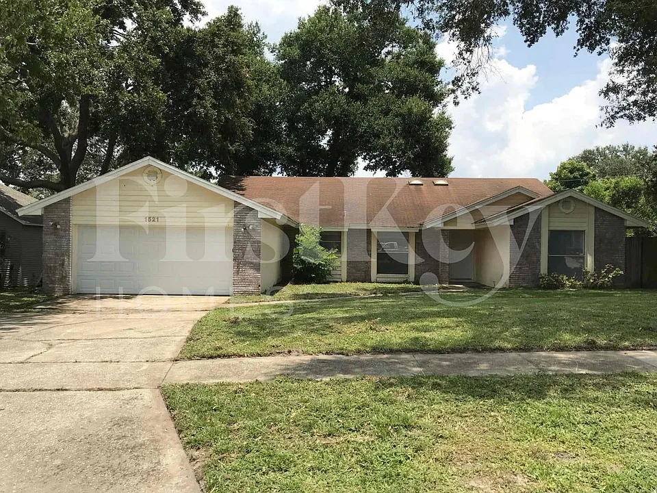 1521 Dess Dr